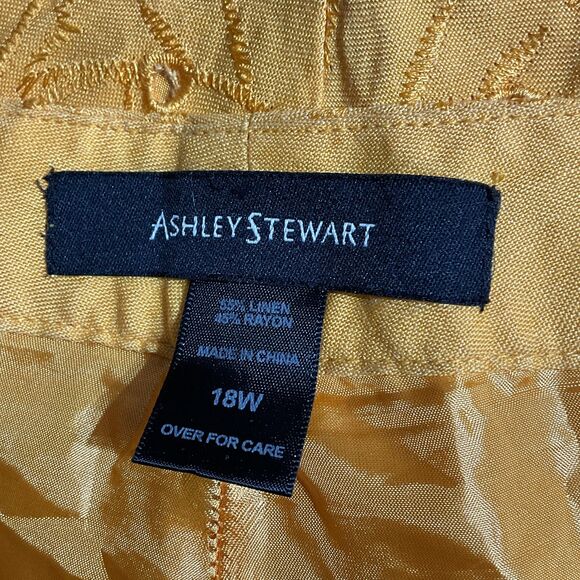 Ashley Stewart Eyelet Capri Pants Lined 18W - Picture 8 of 9